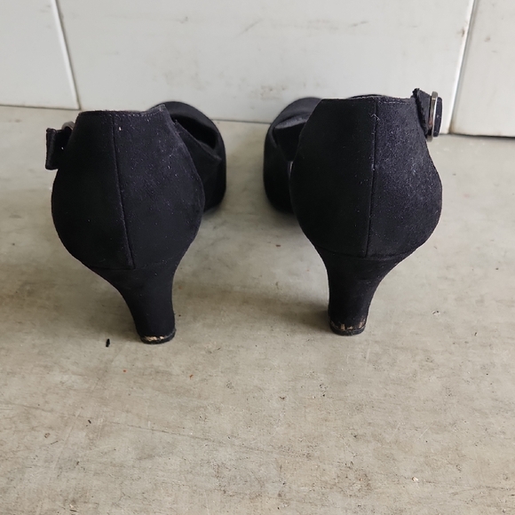 Elegant Black Double Strap Heels - Picture 5 of 9